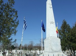 (27) Το Μνημείο των Πεσόντων Ιερολοχιτών στο κοιμητήριο του Δραγατσανίου στη Ρουμανία, έργο των Χαλεπά και Λαμπαδίτη