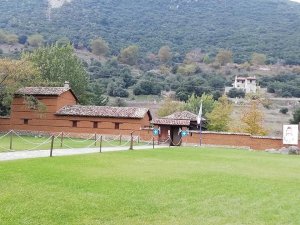 (32) Το σημερινό κτίριο στο Χάνι της Γραβιάς 