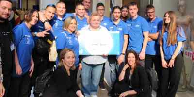 Η μαθητική ομάδα της "Εικονικής Επιχείρησης Greek Seabot" με τη Διευθύντρια του ΕΠΑΛ κ. Δώρα Παπαθανασίου και τις καθηγήτριες Κατερίνα Μπακού, Ελένη Πολύζου και Μαρία Πολυχρόνη.